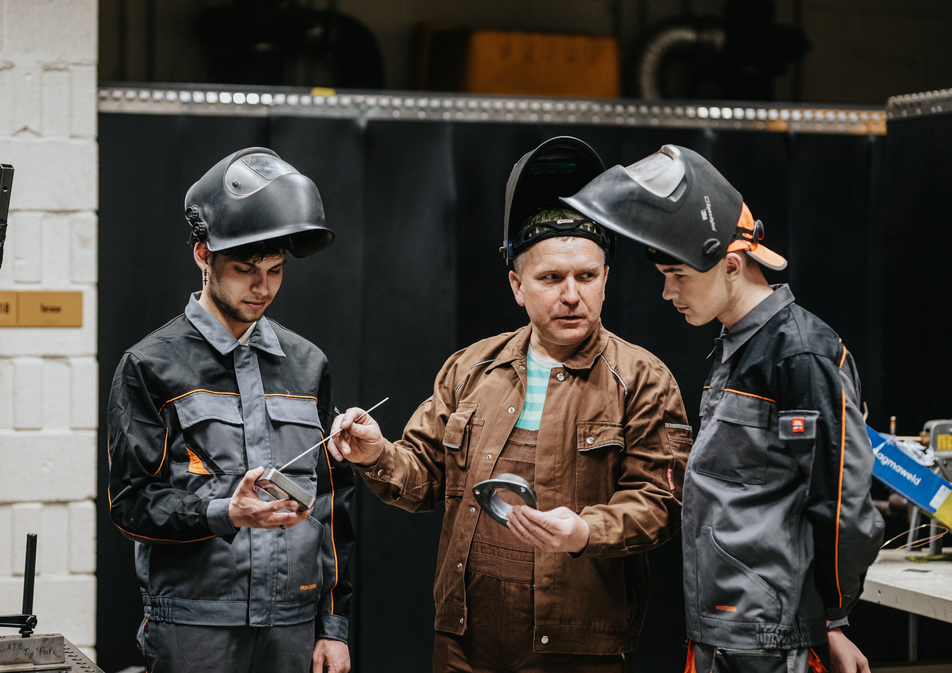Lokmetinātājs metināšanā ar volfrmam elektrodu inertās gāzes vidē (TIG)