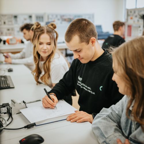 Tehniskās dokumentācijas lasīšana un izstrāde